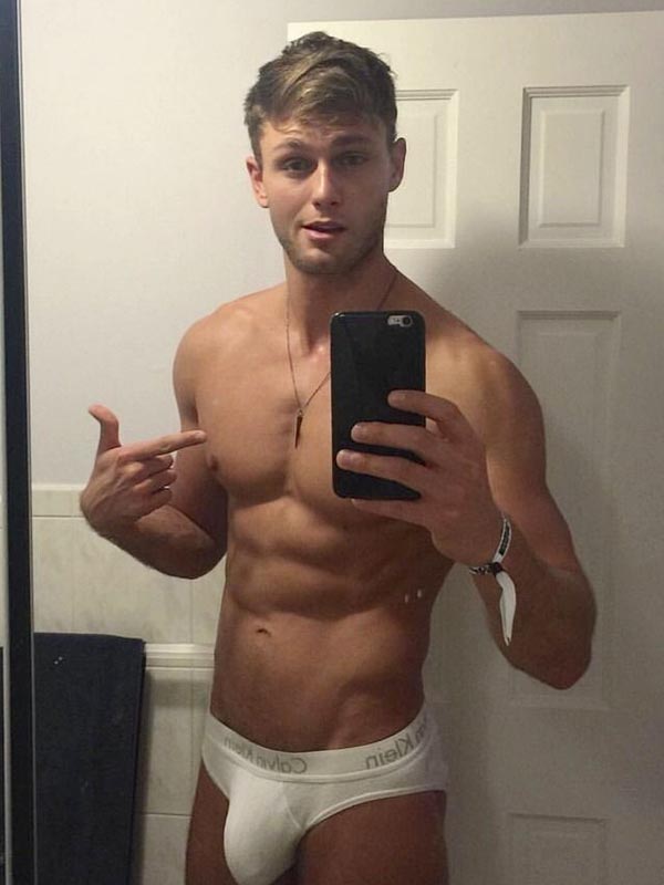 gay actif musclé bien membré