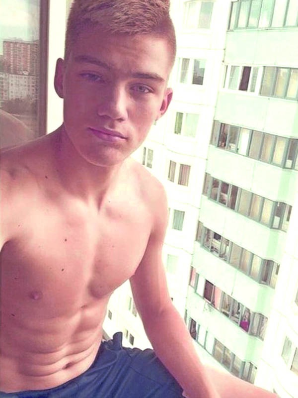 rdv jeune gay novice twink